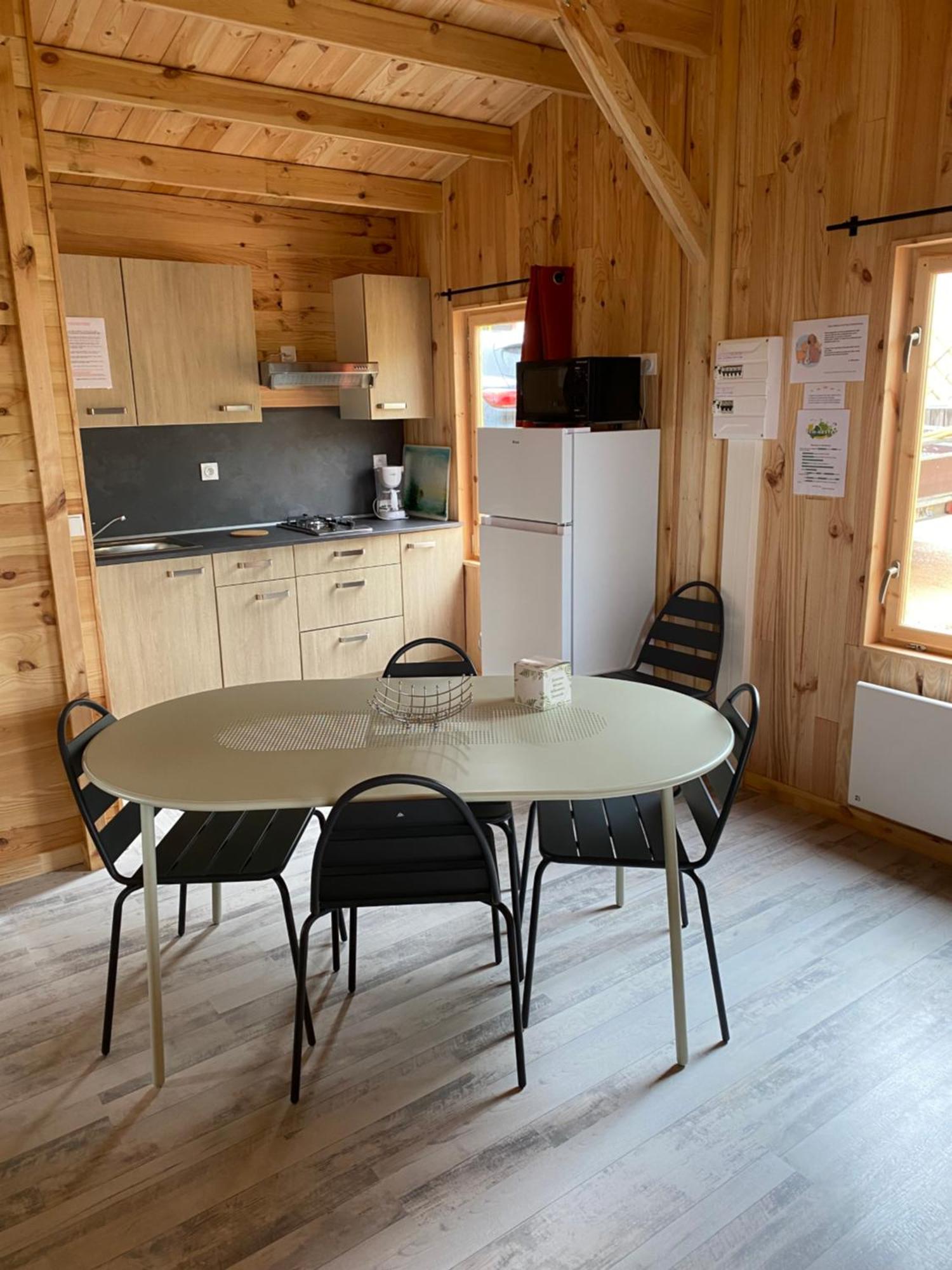 Camping Le Montbartoux Vollore-Ville Exterior photo